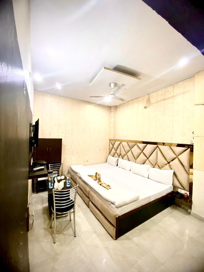 Swaran Hotel Amritsar Exterior foto