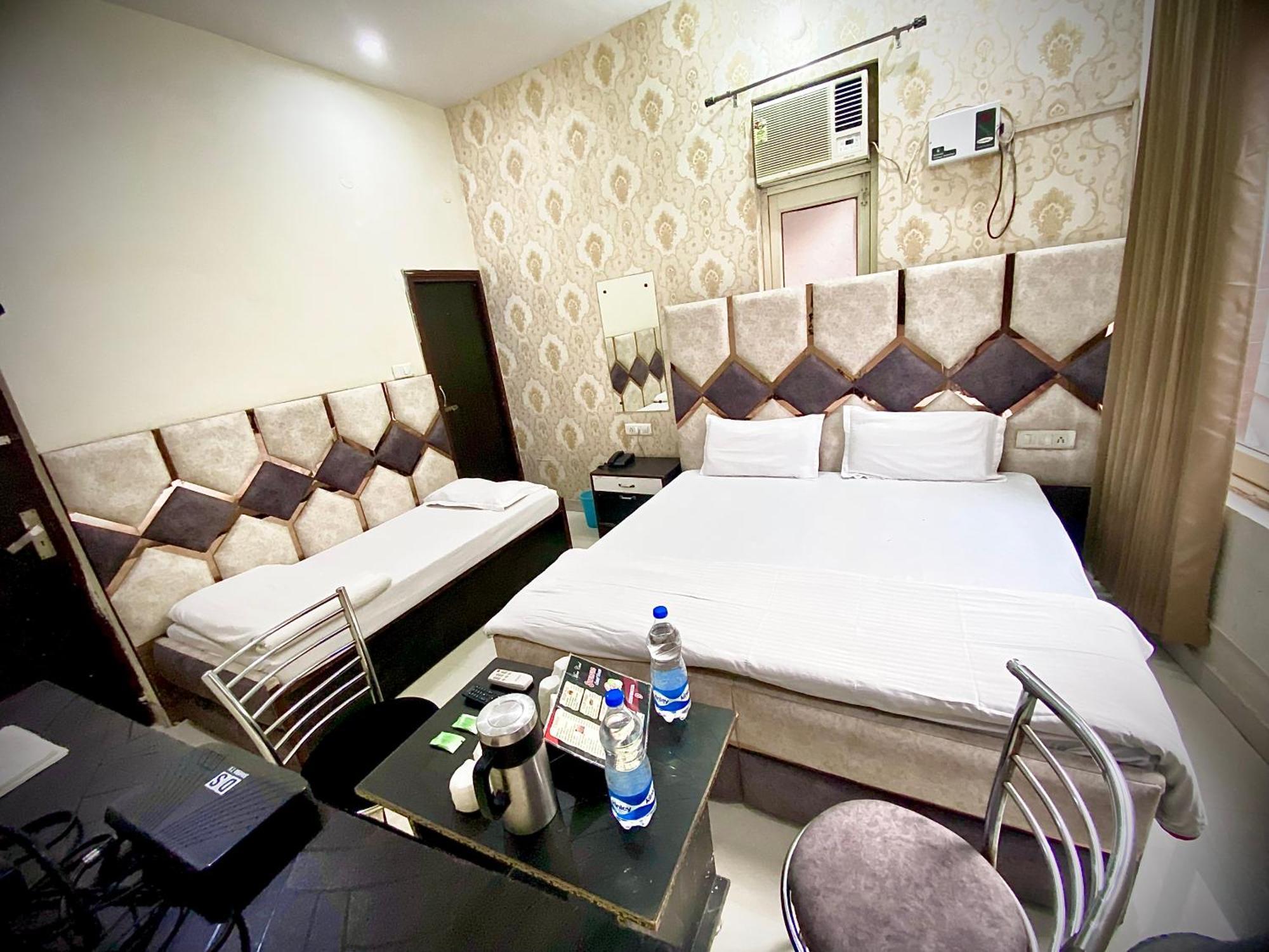 Swaran Hotel Amritsar Exterior foto