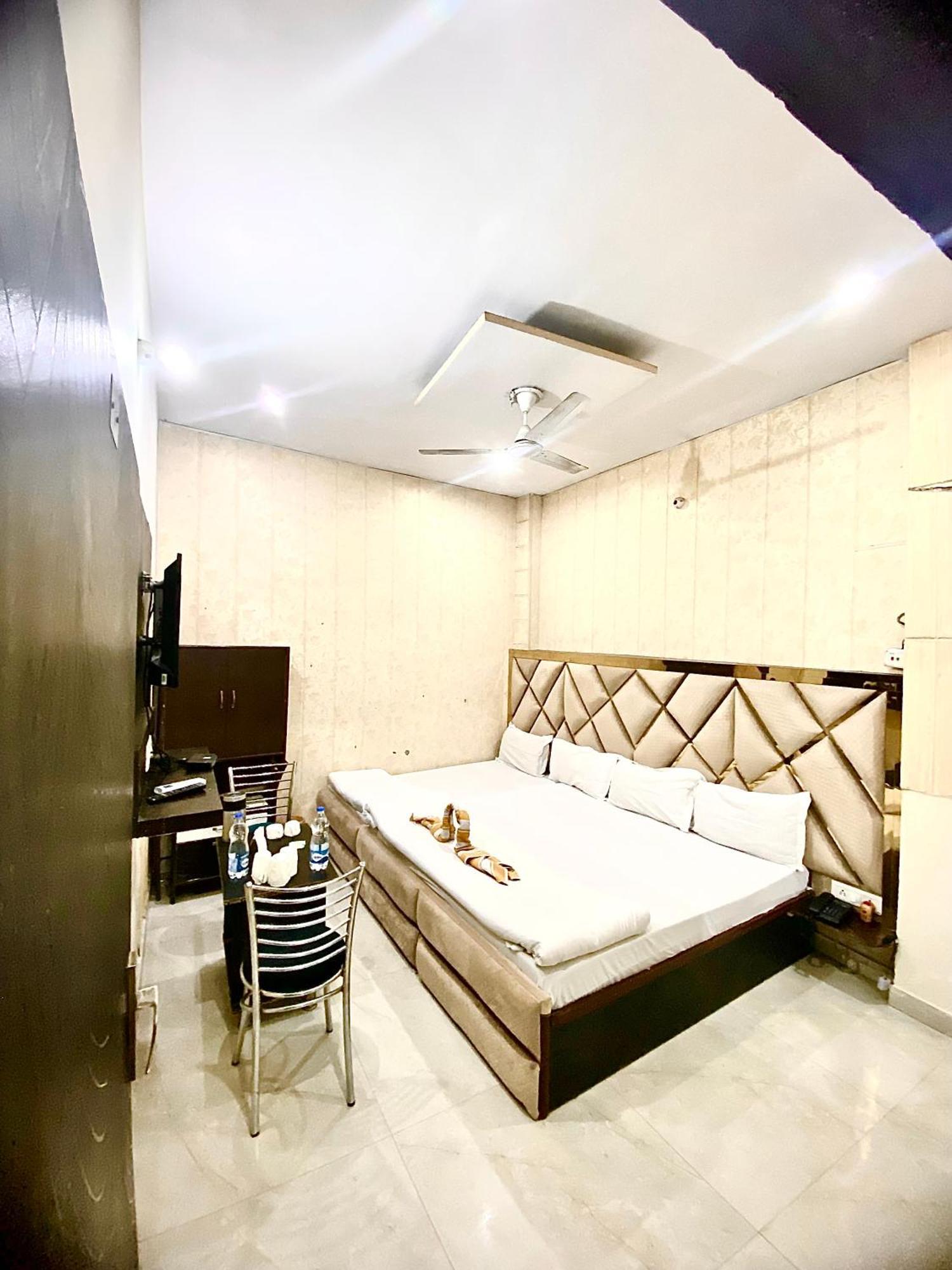 Swaran Hotel Amritsar Exterior foto