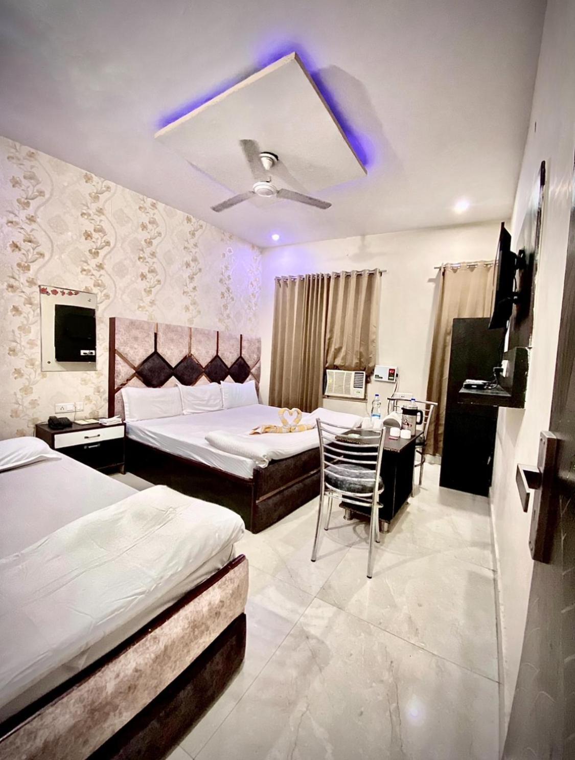 Swaran Hotel Amritsar Exterior foto