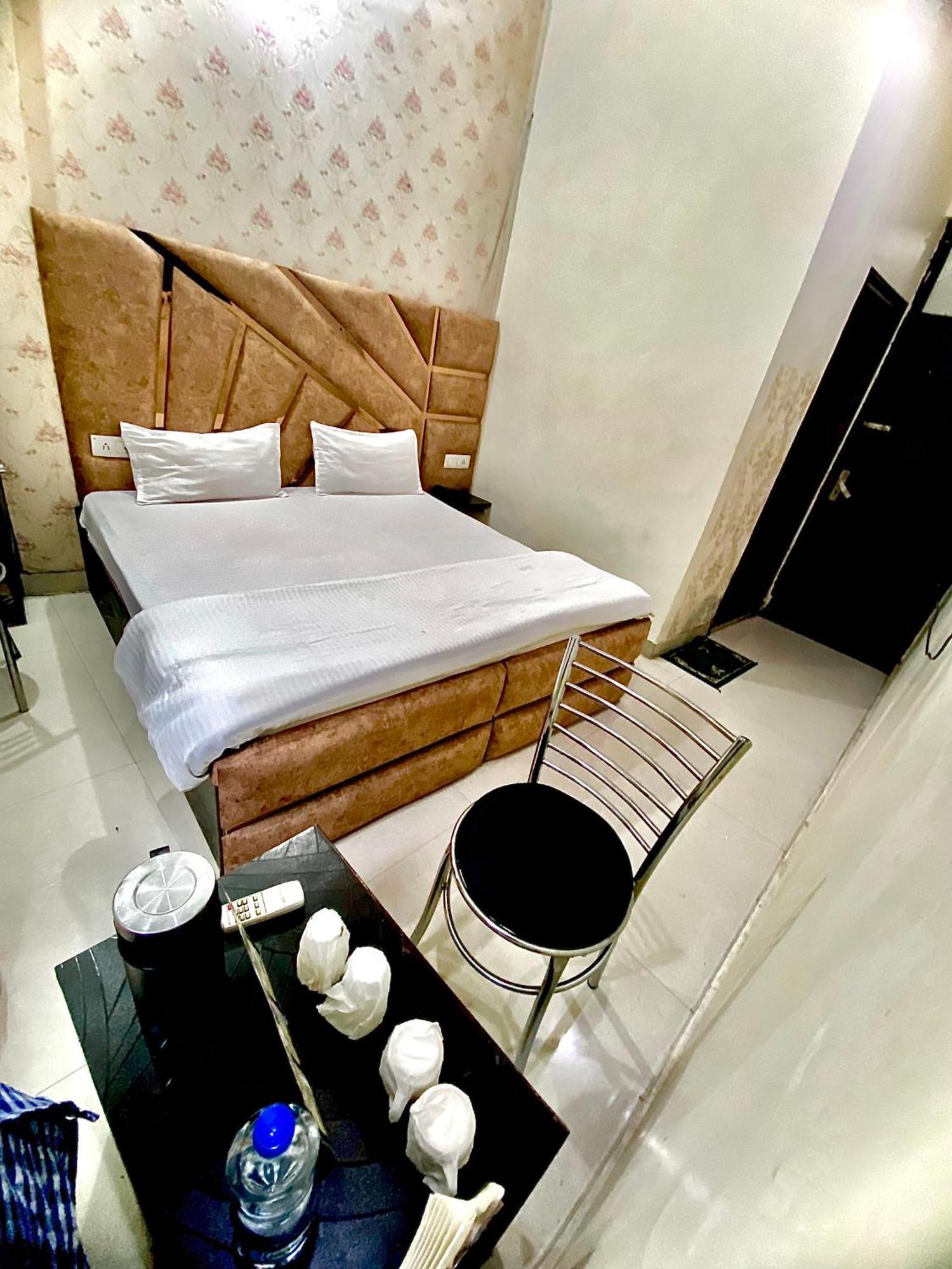 Swaran Hotel Amritsar Exterior foto