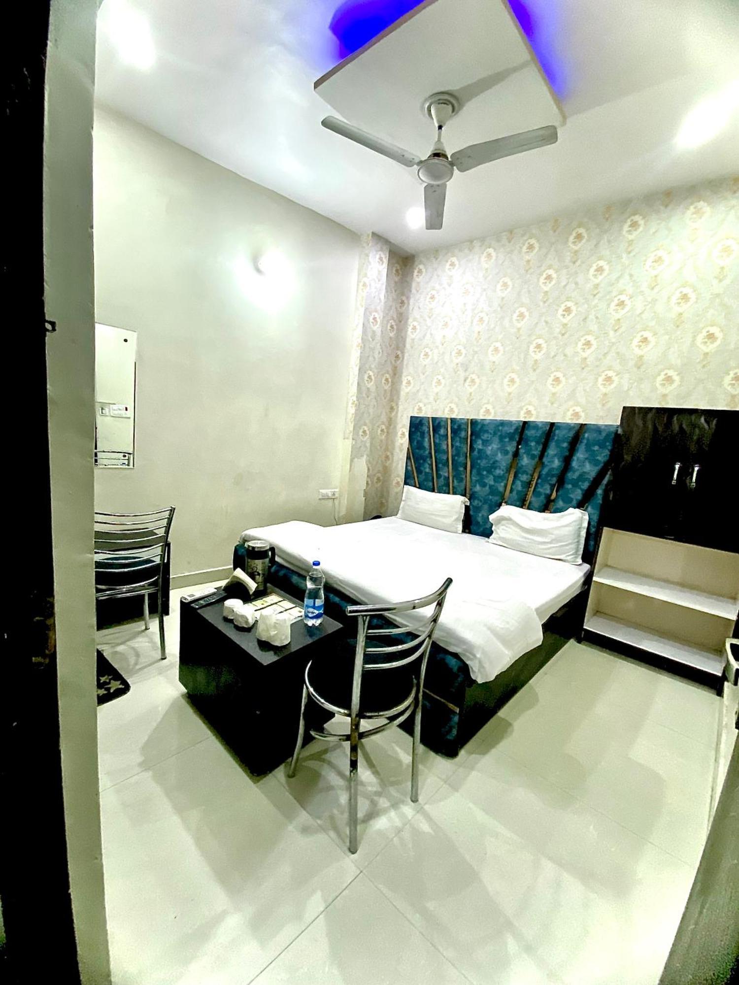 Swaran Hotel Amritsar Exterior foto